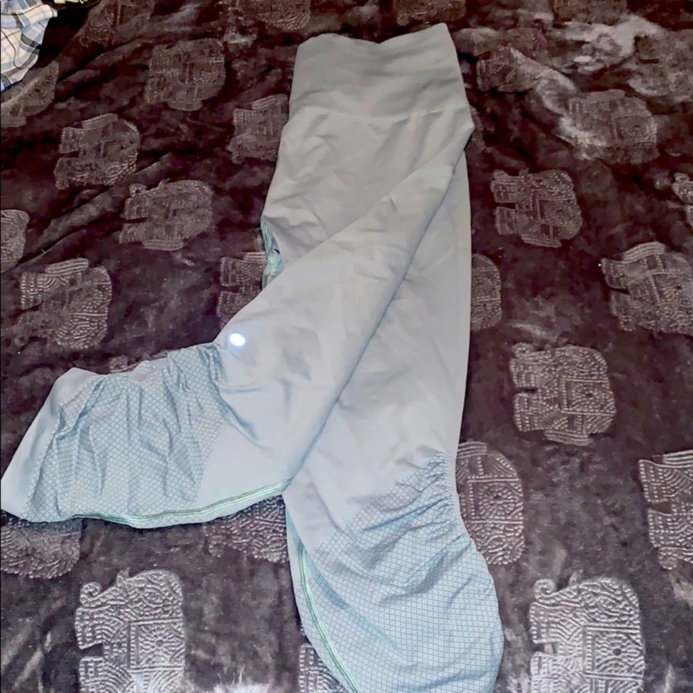 Lululemon jade green yoga running Capri